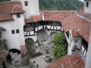 Patio interior del castillo de Bran (Transilvania)