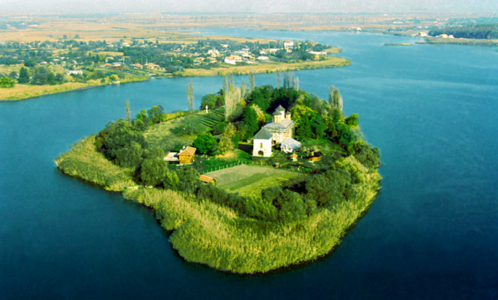 Vista aérea del monasterio de Snagov